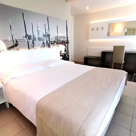 Palace Regina מלון ביביונה