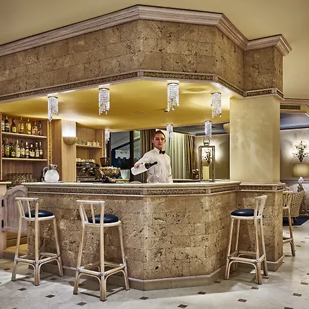 Palace Regina 4* ביביונה