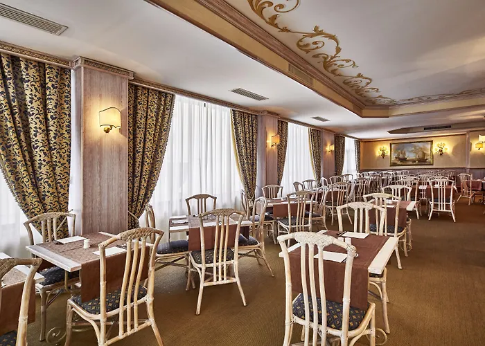 Palace Regina Μπιμπιόνε